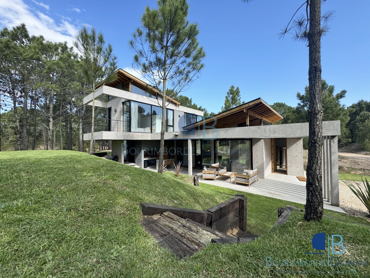 1037 - Villa Robles 100