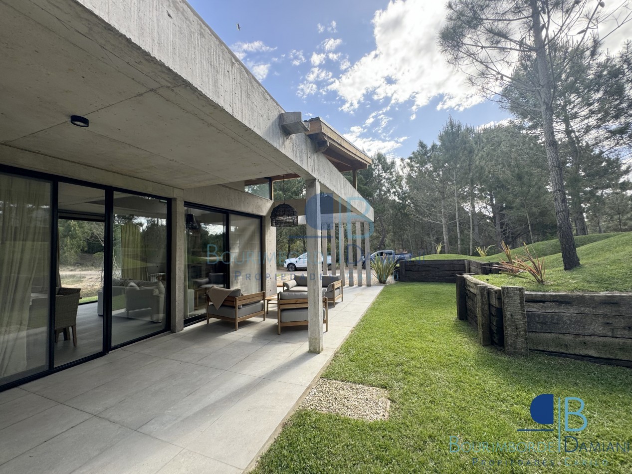1037 - Villa Robles 100