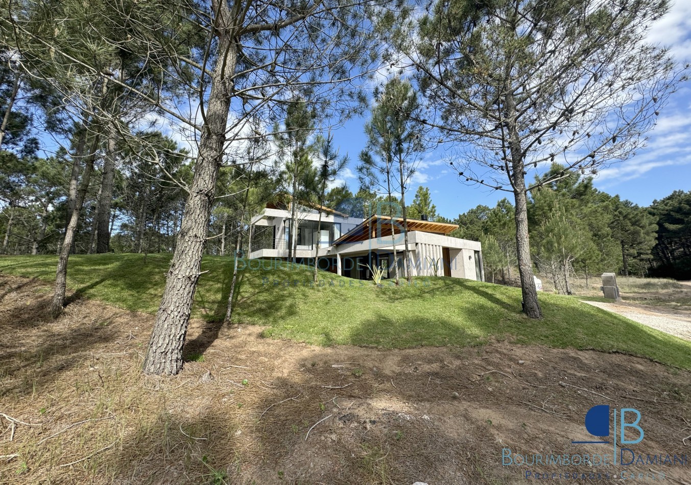 1037 - Villa Robles 100